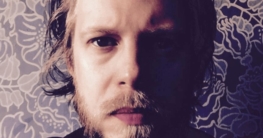 Kristofer Aström covert Mother von Danzig - Kapitän Platte bringt die Vinylsingle raus